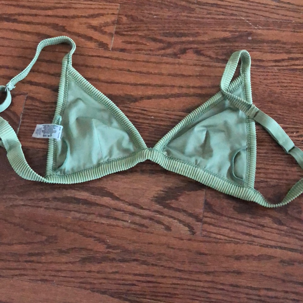 Green Bikini - Picture 7 of 7